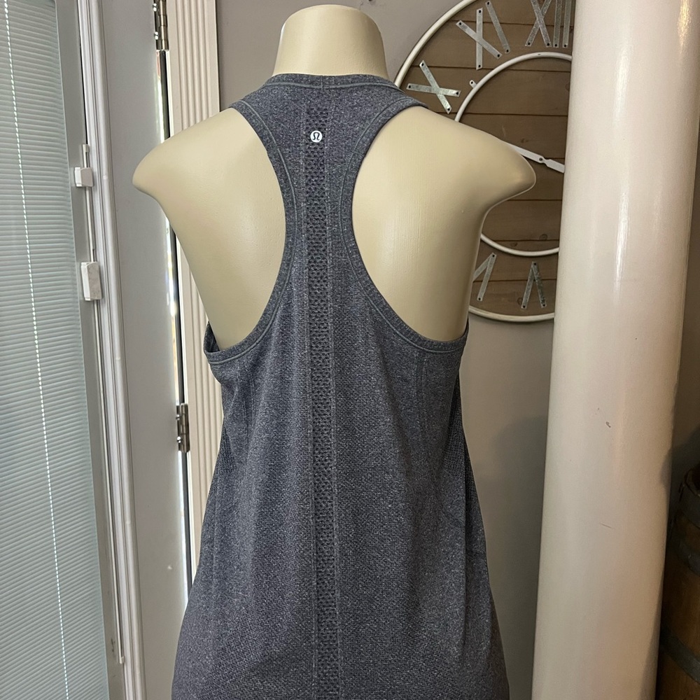 Lululemon - Picture 5 of 7